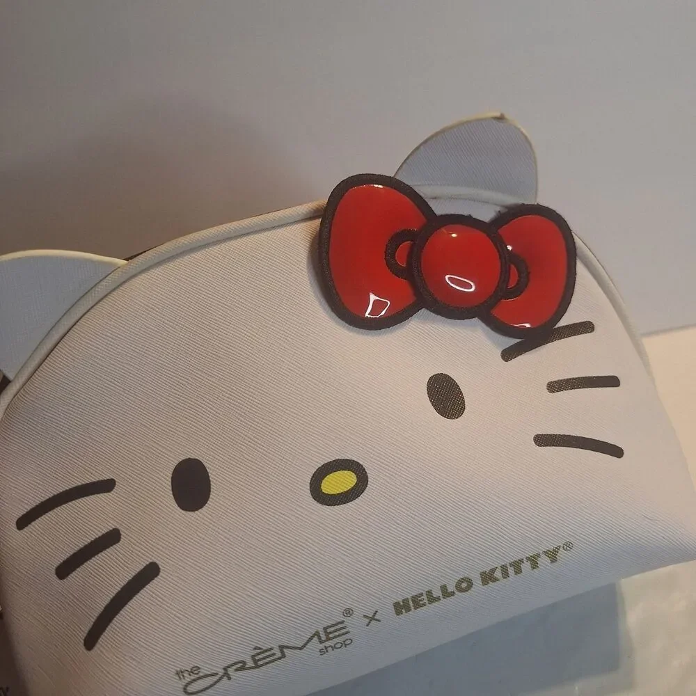 New With Tags Creme Shop X Hello Kitty Makeup Bag